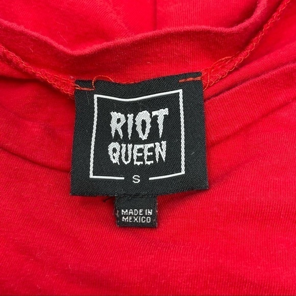 RIOT QUEEN Women’s Red CHILL Cropped Graphic Tee - Picture 6 of 8